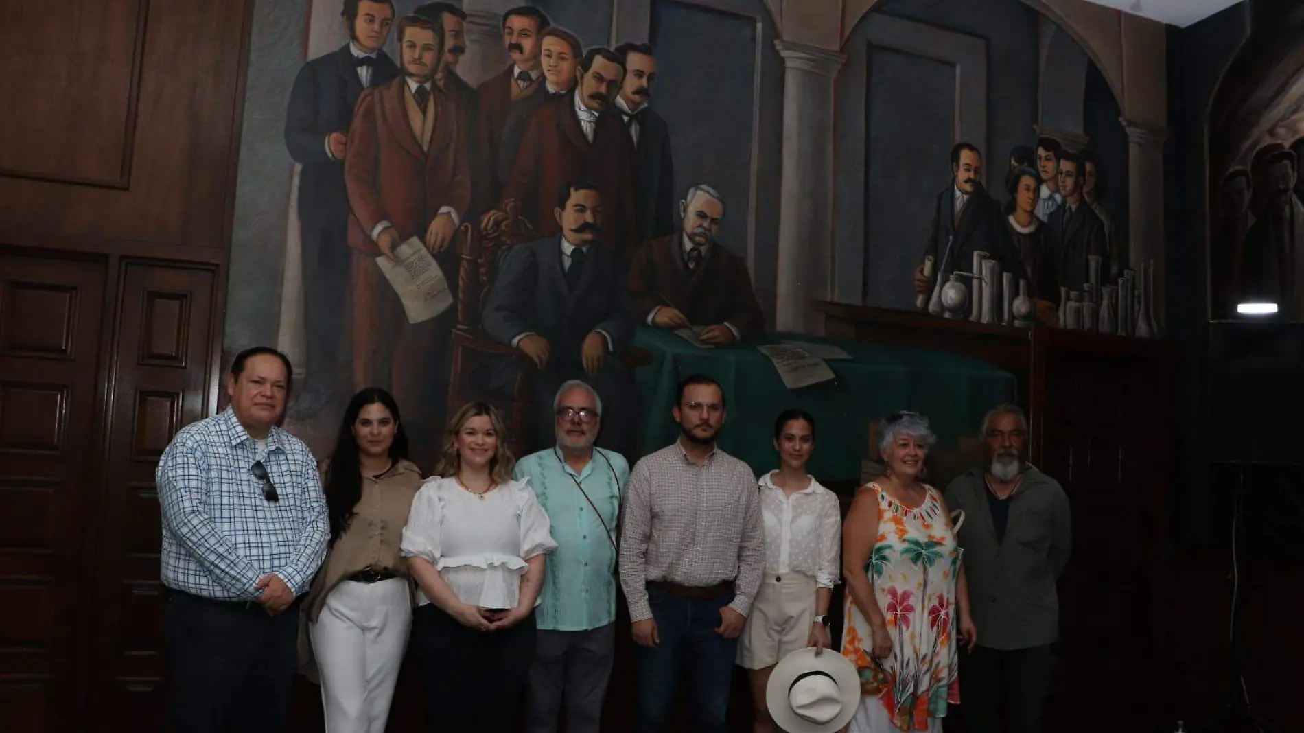 Develan placa del mural “Pioneros” del pintor y muralista Héctor Martínez Arteche